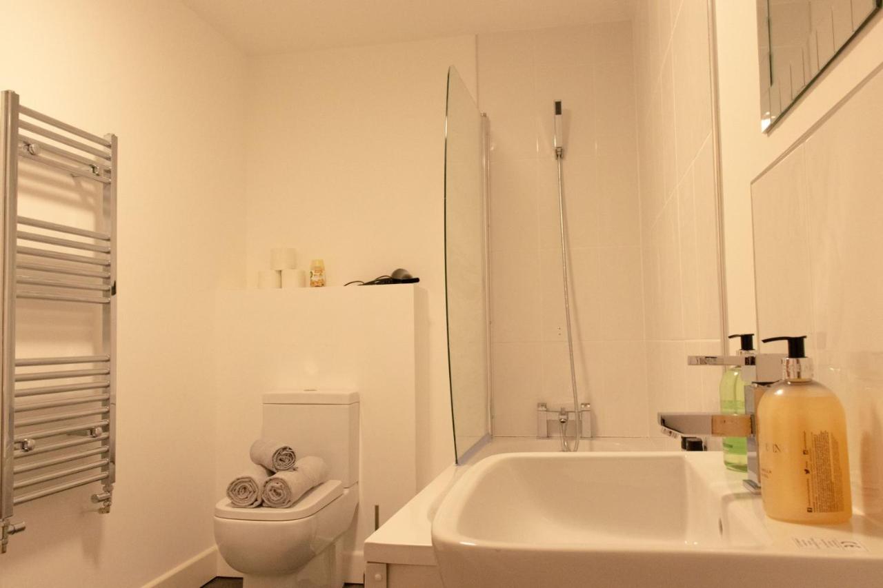 Livestay-Modern Apartment Minutes Away From Heathrow 斯劳 外观 照片